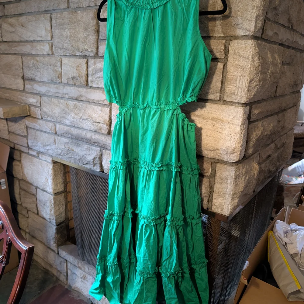 Green Sleeveless Tiered Maternity Dress - Picture 2 of 8